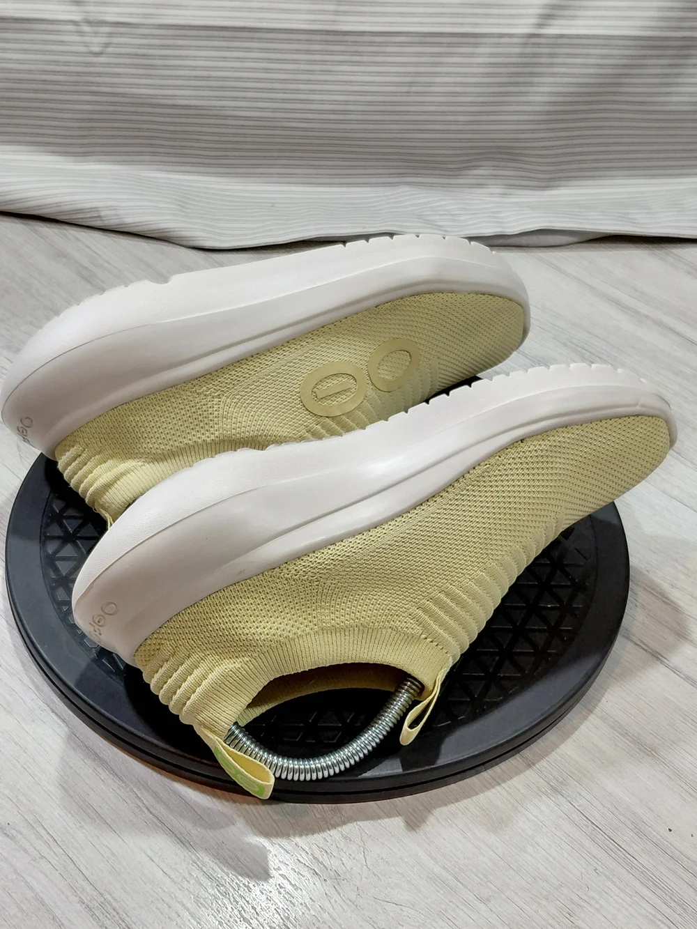 OOFOS Women's OOmy Zen Slip On Recovery Slip-On Knit Sneakers - Pale Yellow W9